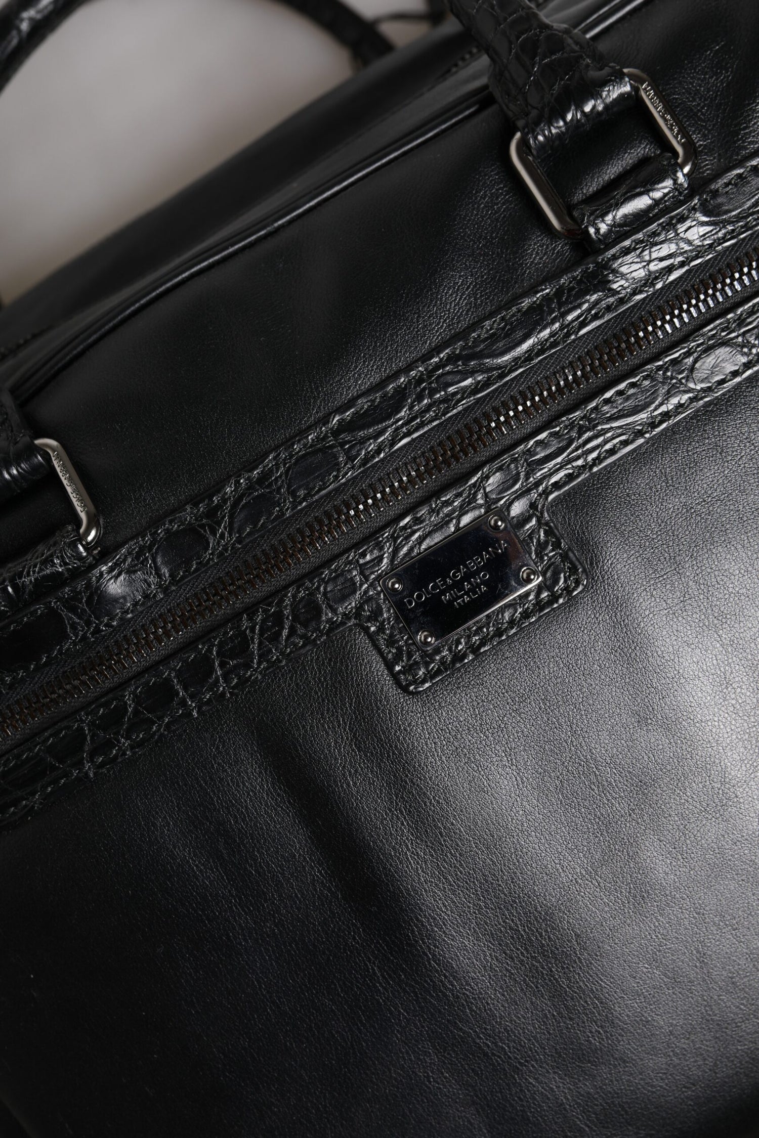 Dolce &amp;amp; Gabbana svart läderväska med axelrem