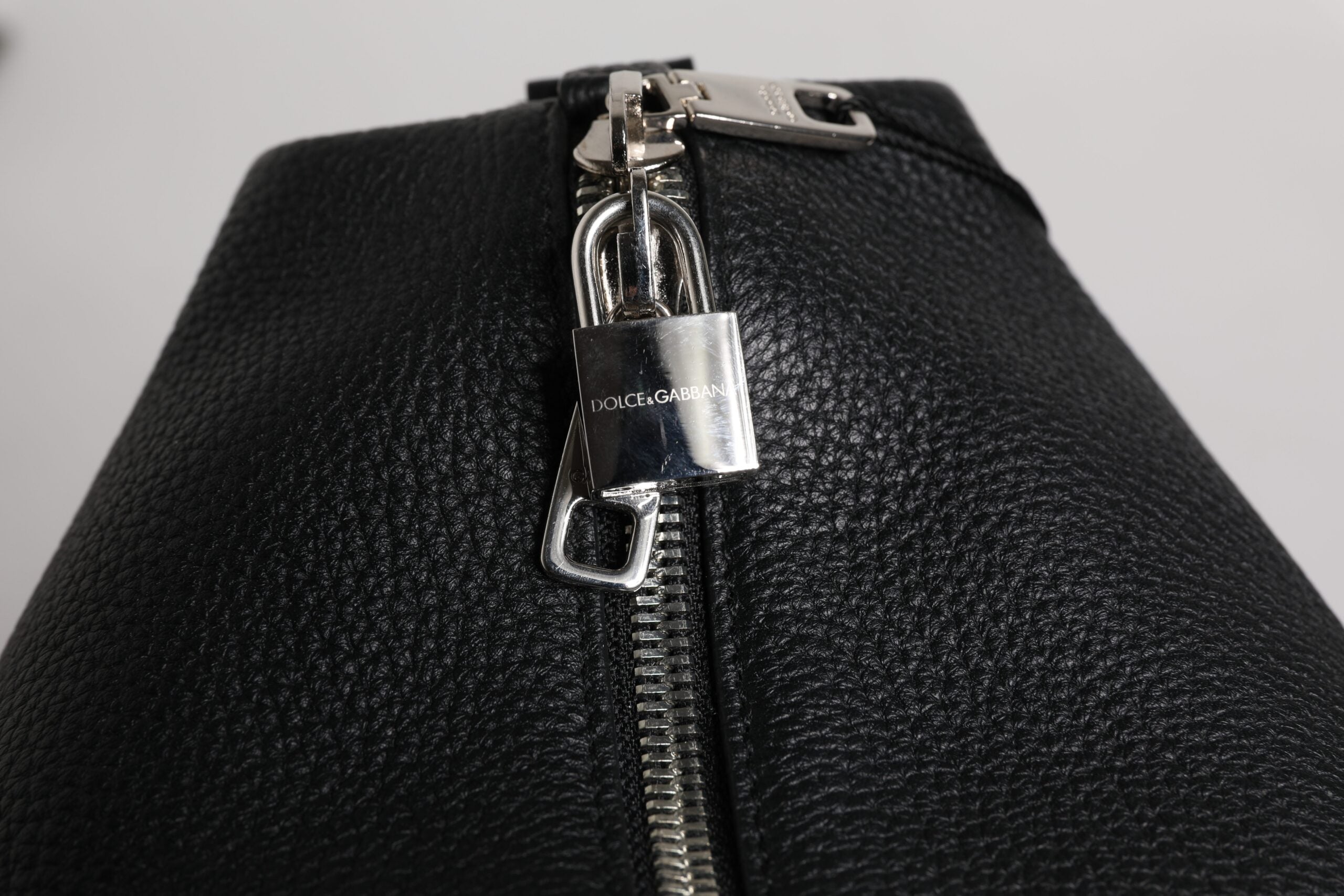 Dolce &amp;amp; Gabbana svart duffelväska i kalvskinn och läder