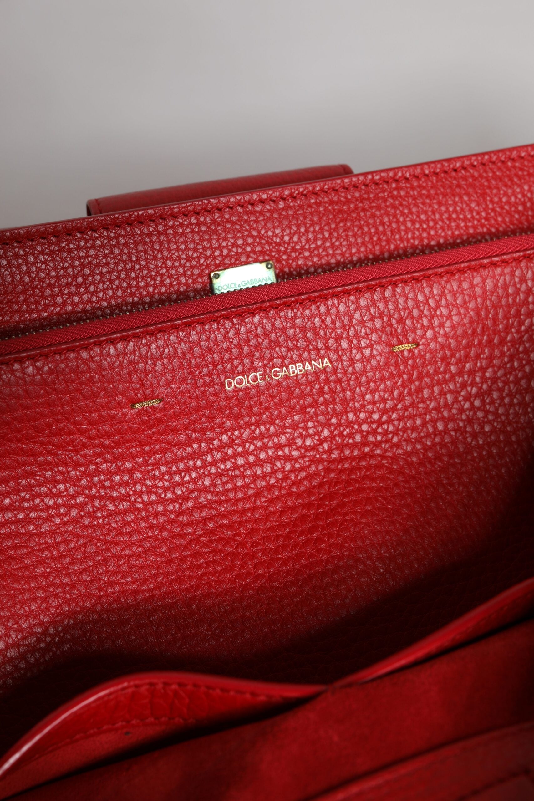 Dolce &amp;amp; Gabbana Röd Kalvskinnsväska med Logotyp och Handtag