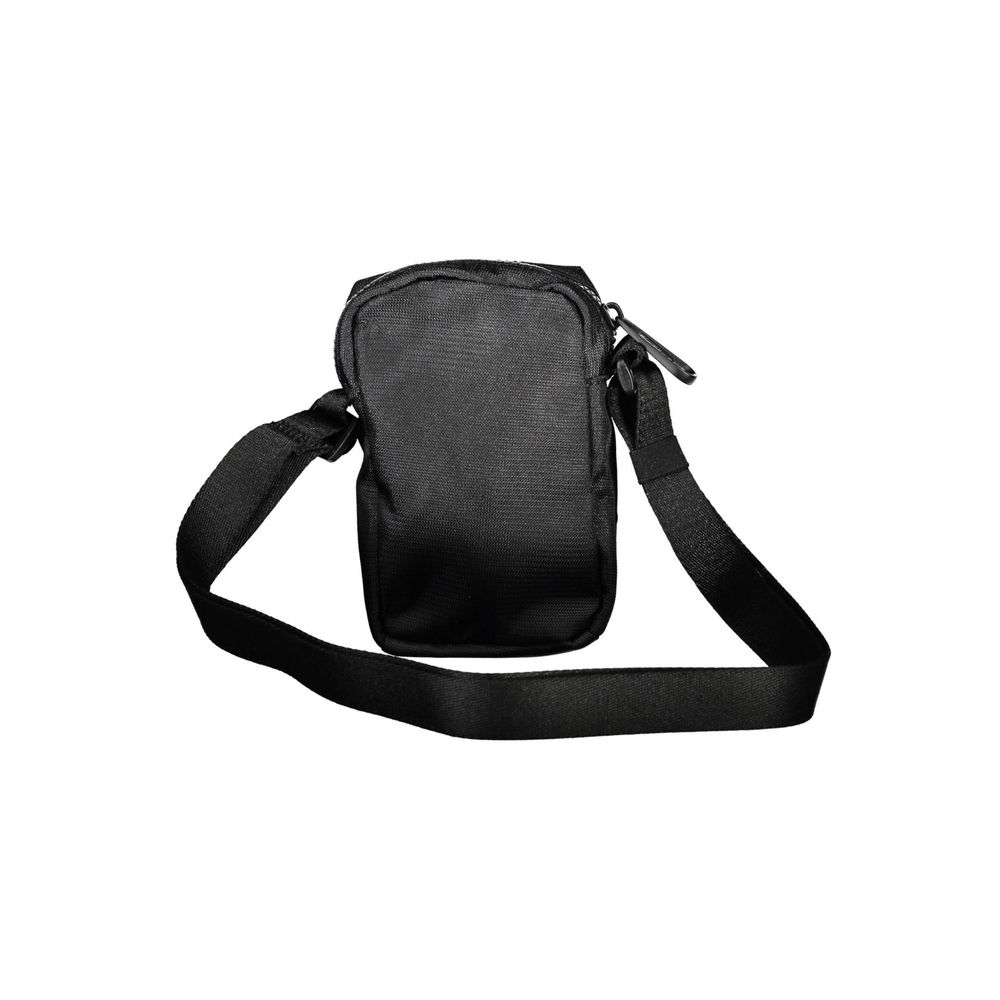 Calvin Klein elegant svart axelväska med eleganta detaljer