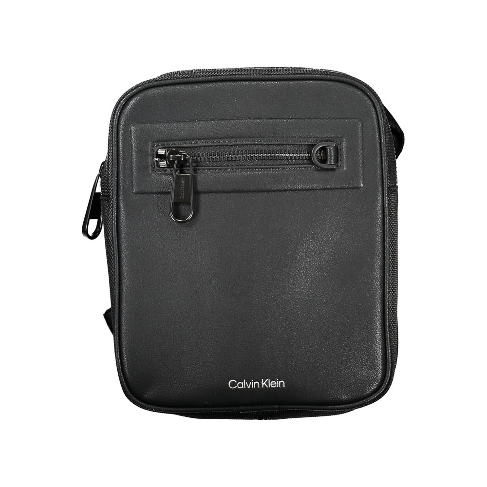 Calvin Klein Sleek svart axelväska med kontrasterande detaljer