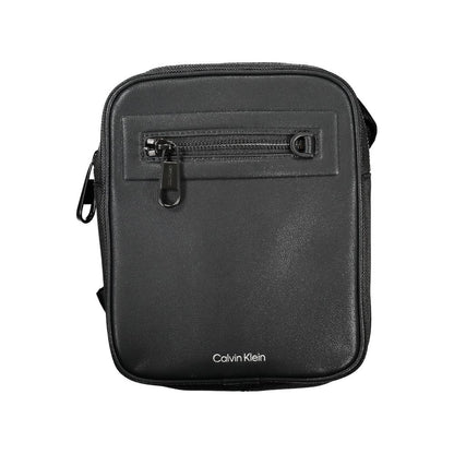 Calvin Klein Sleek svart axelväska med kontrasterande detaljer