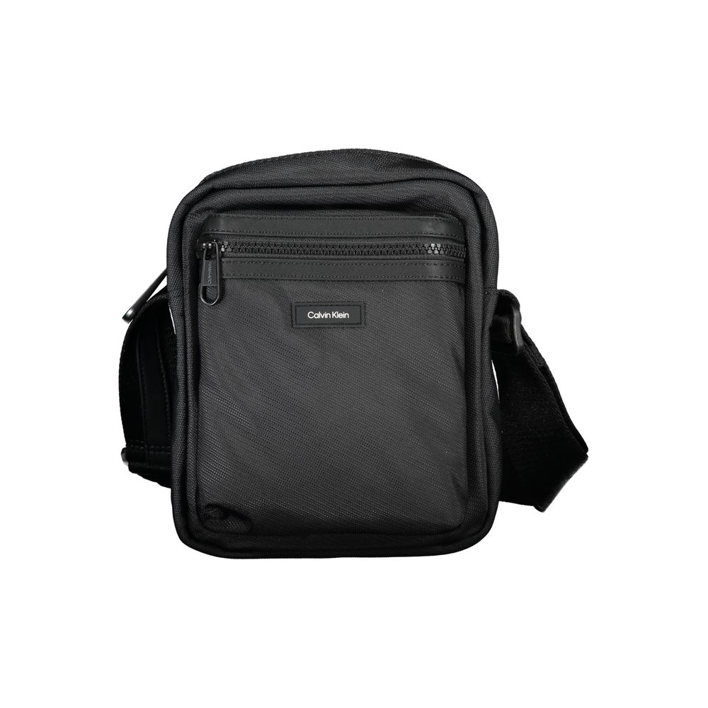 Calvin Klein Sleek svart återvunnen axelväska