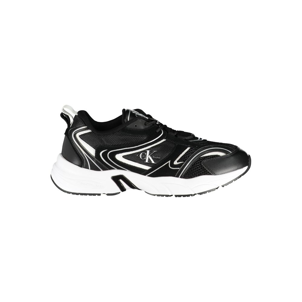 Calvin Klein – Eleganta svarta sneakers med snörning och kontrastdetaljer