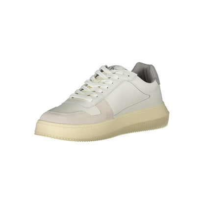 Calvin Klein – Eleganta vita sneakers med snörning och kontrastdetaljer