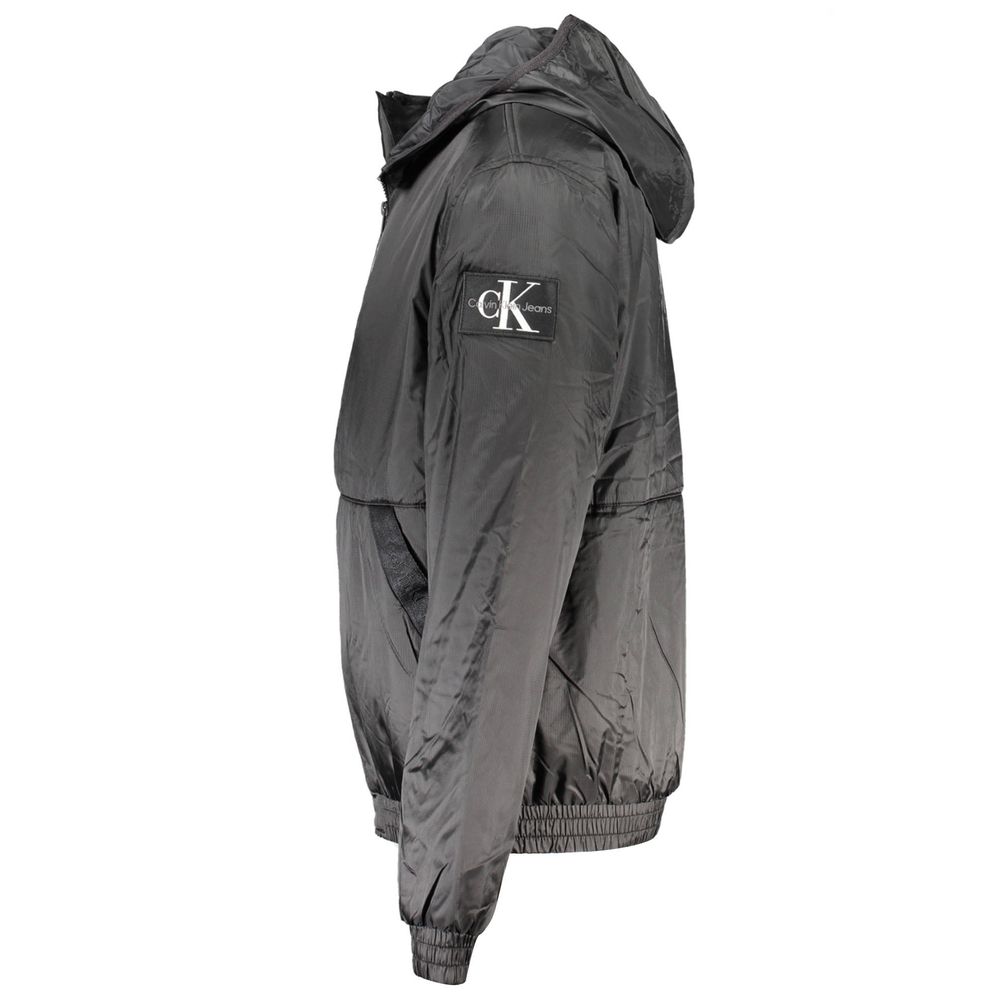 Calvin Klein Sleek svart huvjacka med kontrastdetalj
