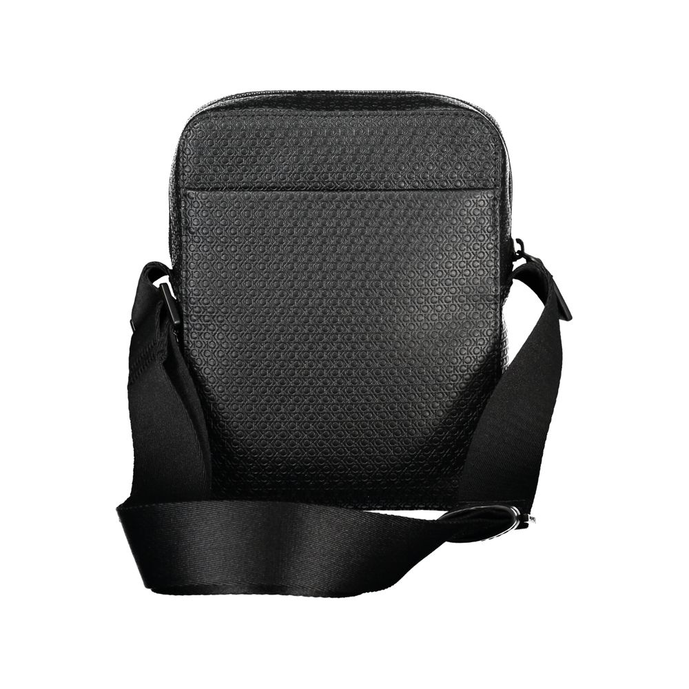 Calvin Klein elegant svart axelväska med kontrasterande detaljer
