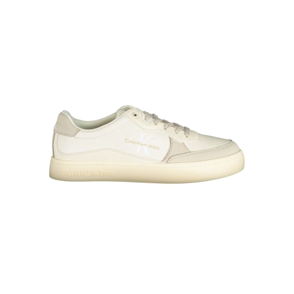 Calvin Klein Eleganta Vita Sneakers med Kontrastdetaljer