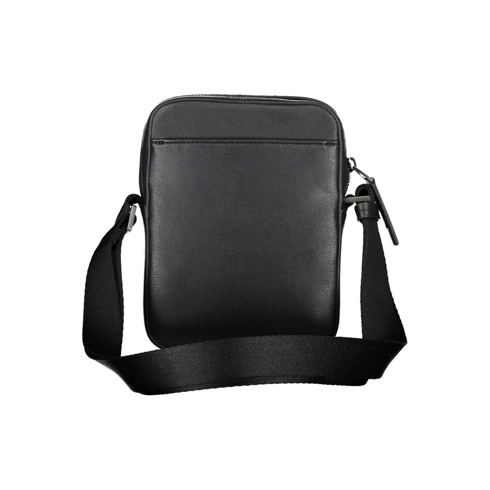 Calvin Klein elegant svart axelväska med snygga detaljer