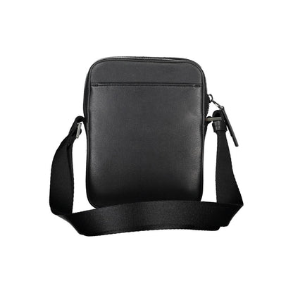 Calvin Klein elegant svart axelväska med snygga detaljer