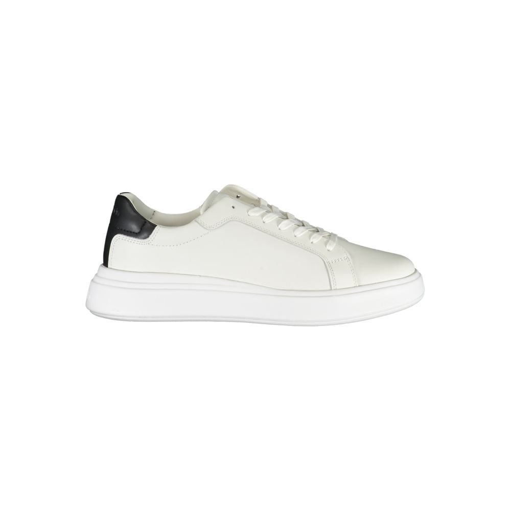 Calvin Klein Sneakers i vitt med kontrasterande detaljer