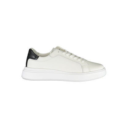 Calvin Klein Sneakers i vitt med kontrasterande detaljer