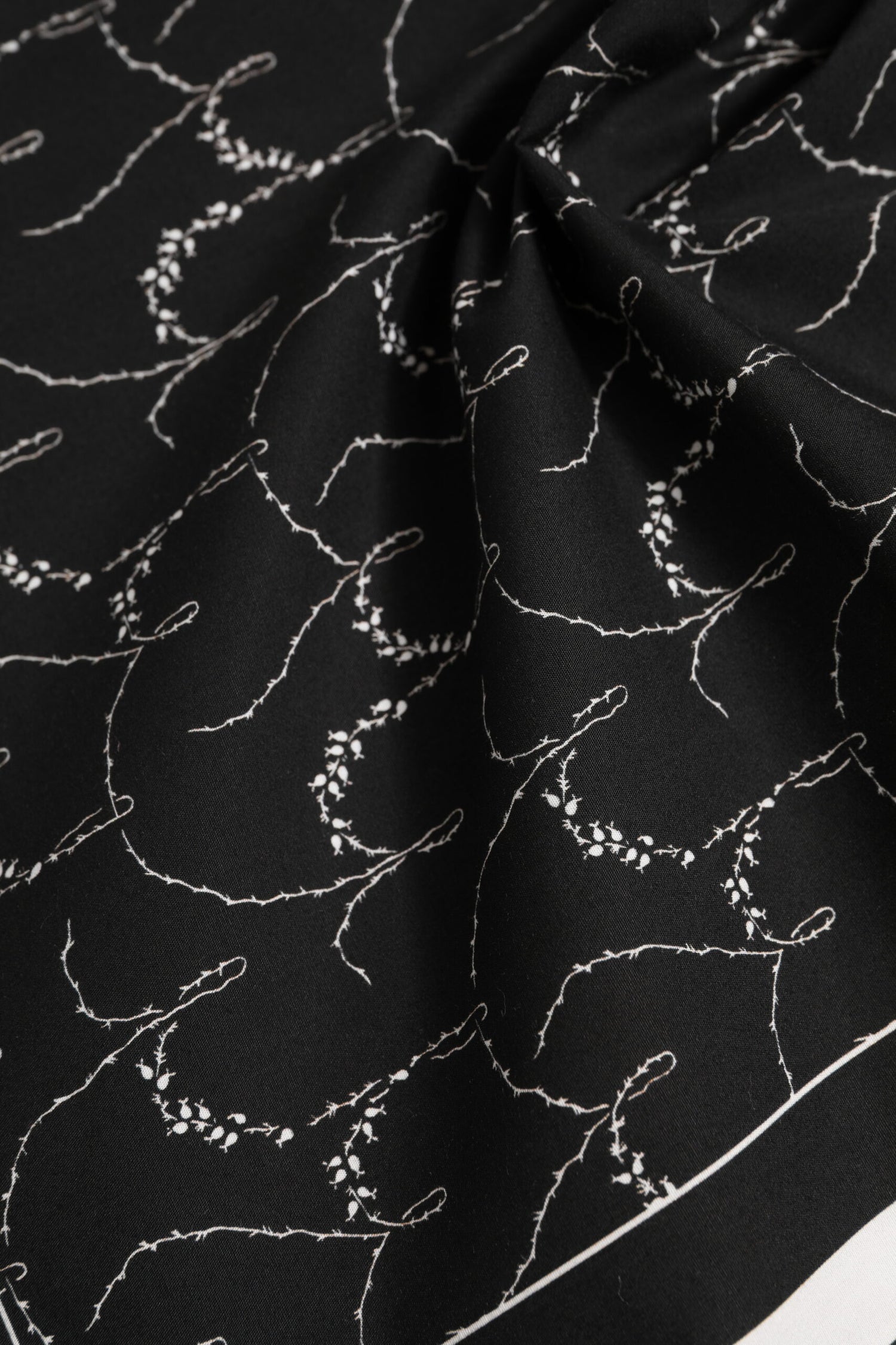 Dolce &amp;amp; Gabbana Svartvit Mönstrad Fyrkantig Foulard Halsduk