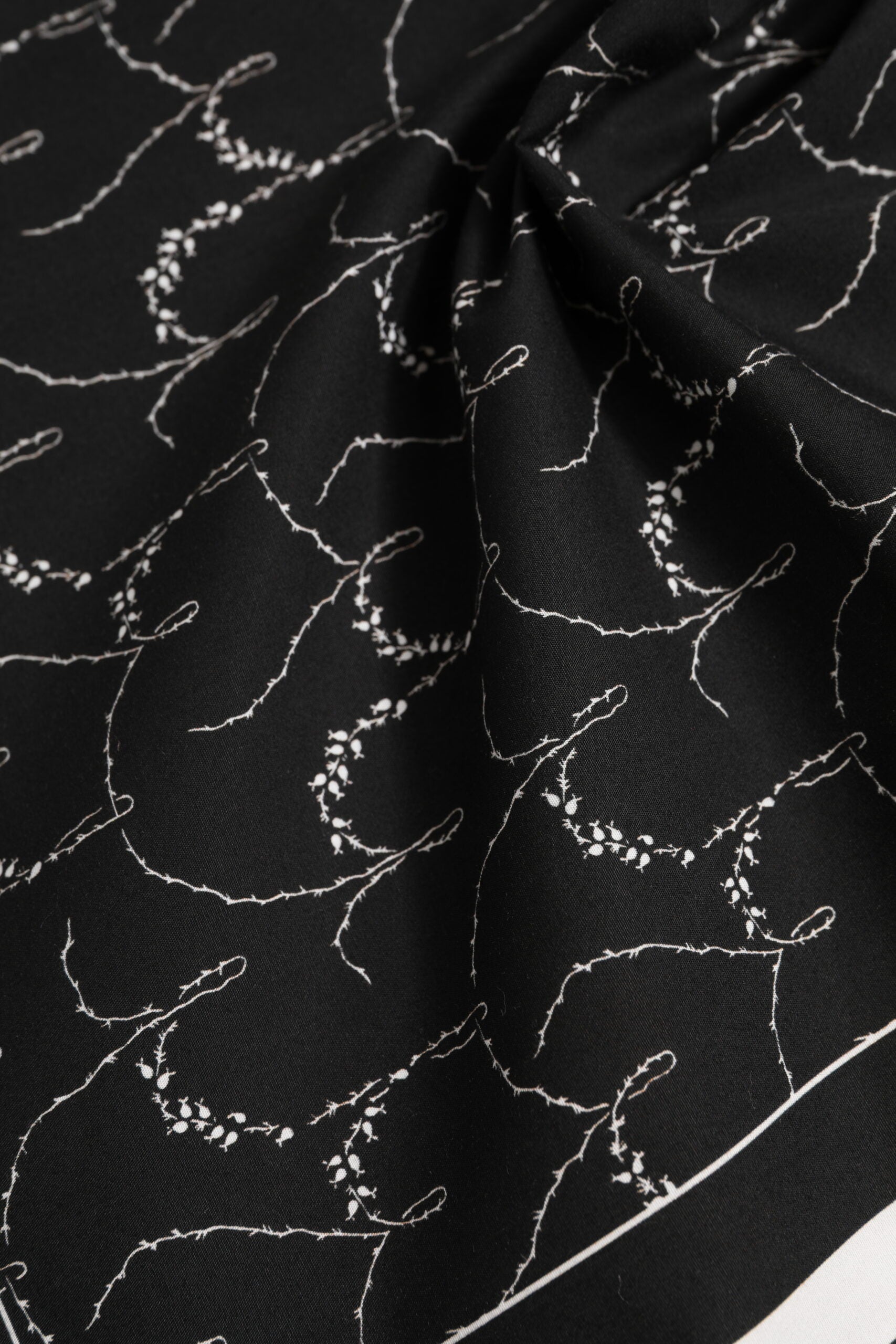 Dolce &amp;amp; Gabbana Svartvit Mönstrad Fyrkantig Foulard Halsduk