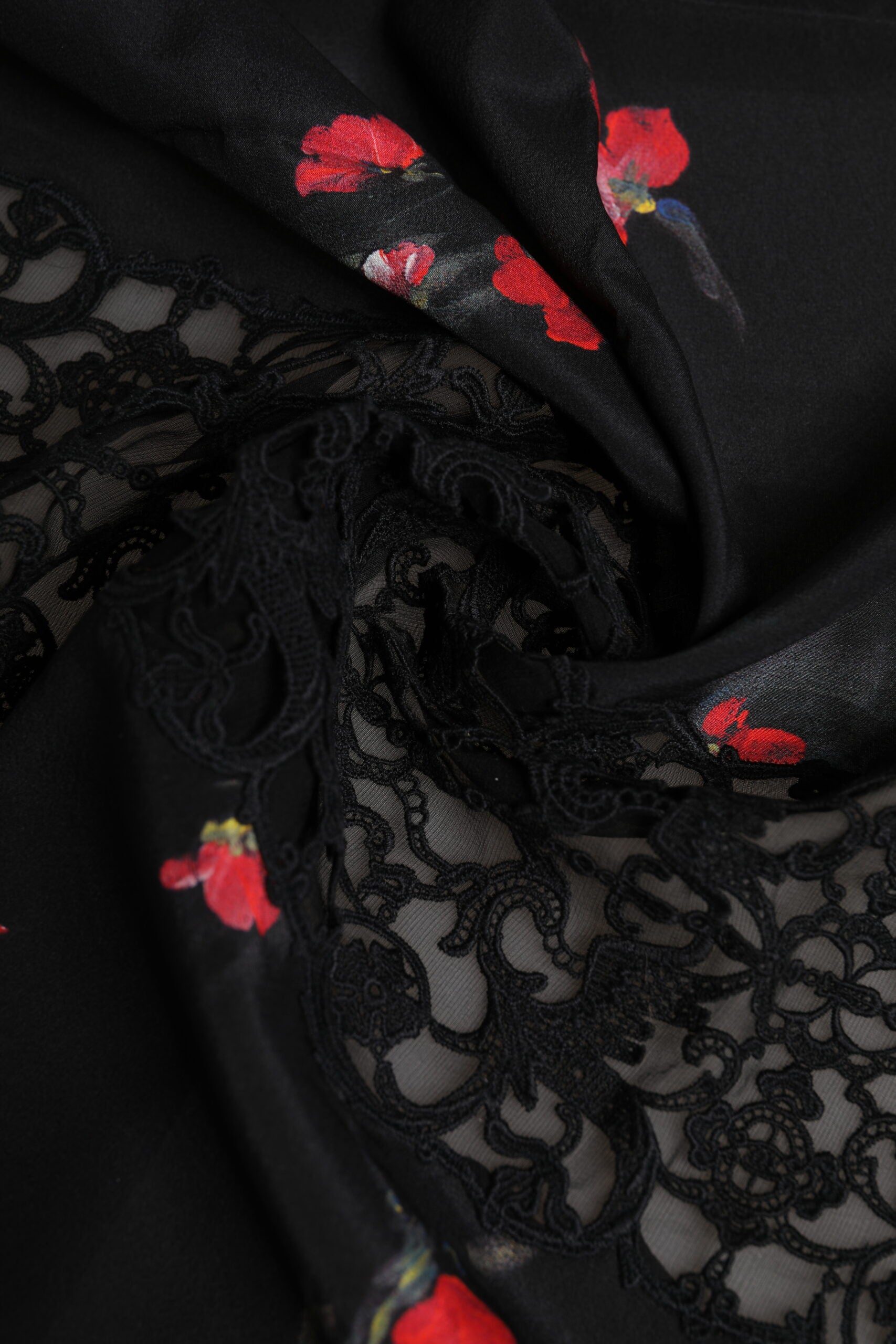 Dolce &amp;amp; Gabbana Svart Blommig Halsduk med Omlott