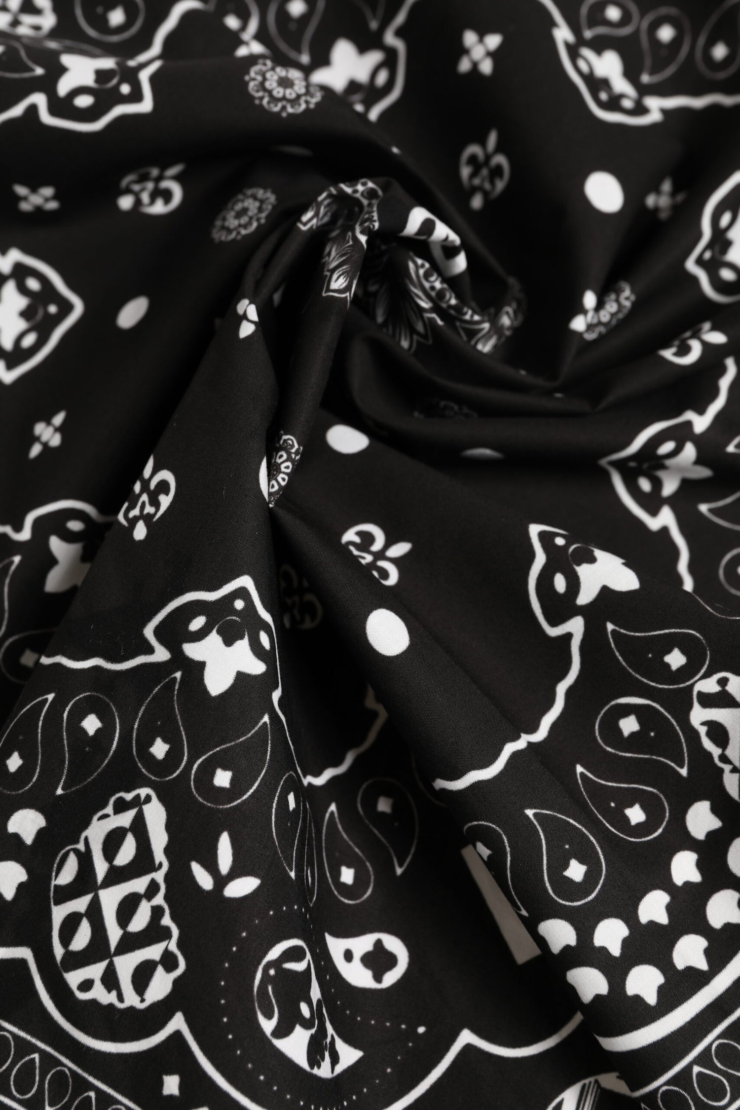 Dolce &amp;amp; Gabbana Svartvit Bandana Fyrkantig Herr Foulard Halsduk