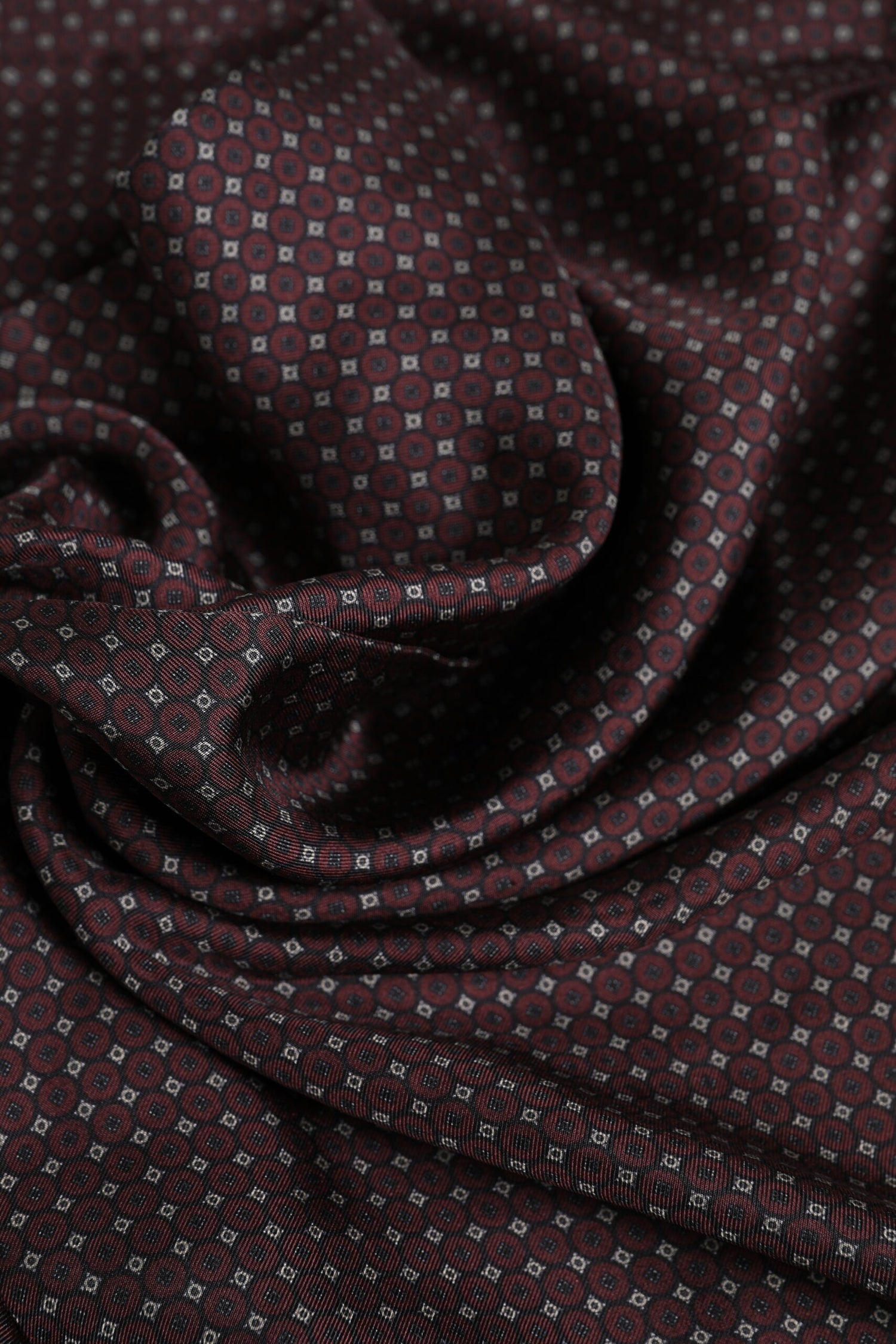 Dolce &amp;amp; Gabbana Rödbrun Prickig Sidenfransad Foulard Halsduk