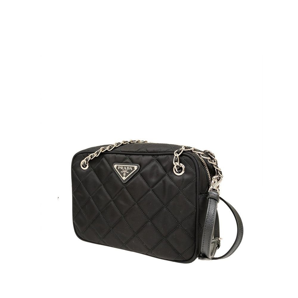 Prada quiltad mellanstor axelväska