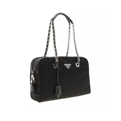 Prada axelväska i quiltad nylon