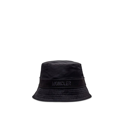 Moncler-keps med logotyp