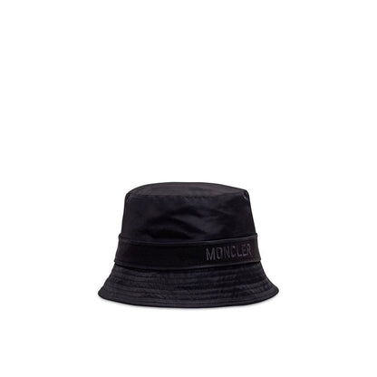 Moncler-keps med logotyp