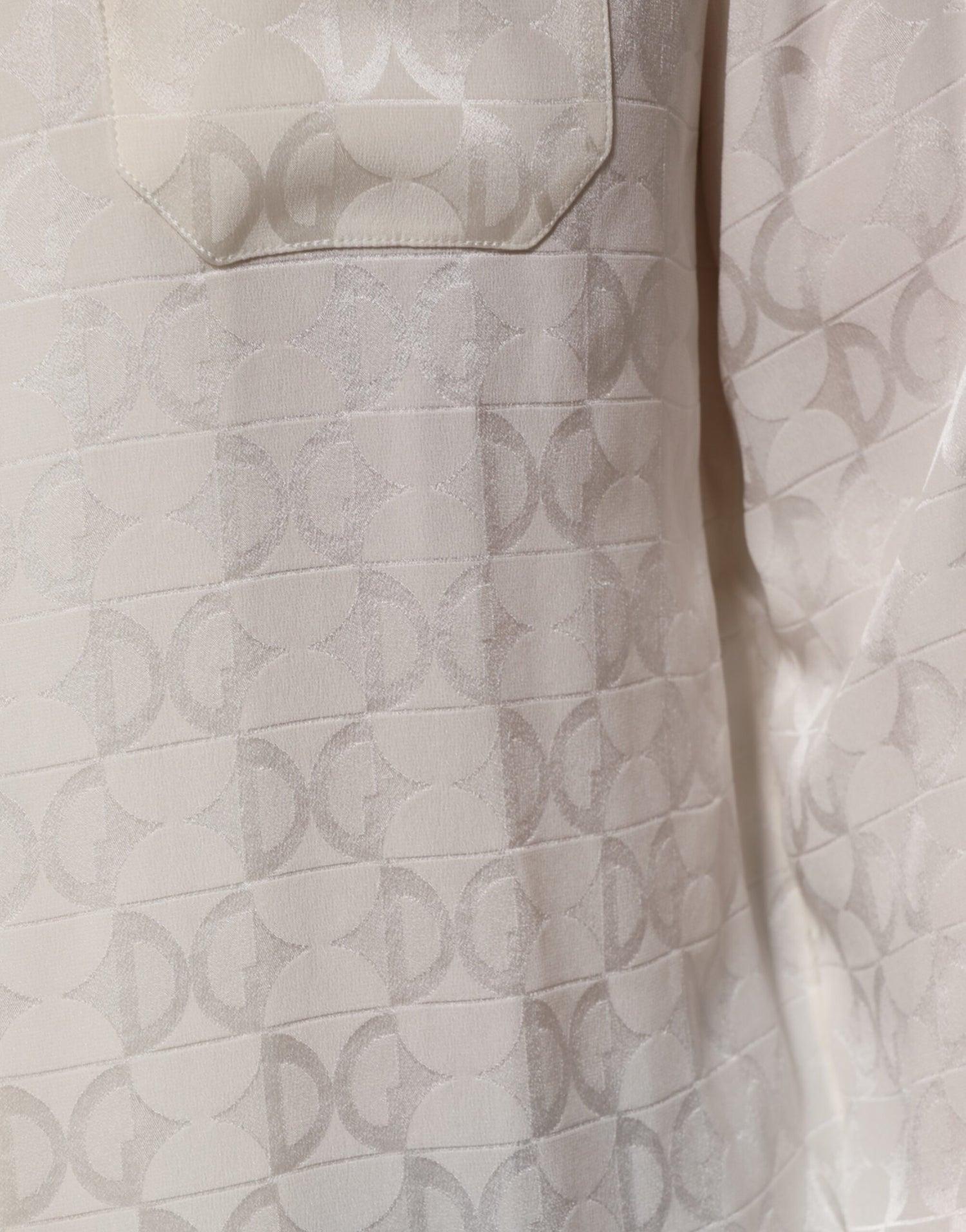 Dolce &amp;amp; Gabbana Vit Sidenskjorta med DG-logotyp och långa ärmar