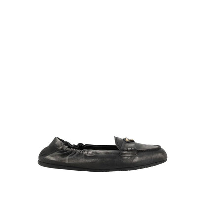 Prada Loafers i läder med vintage-effekt