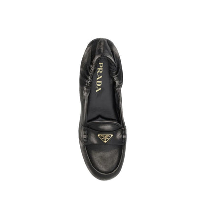 Prada Loafers i läder med vintage-effekt